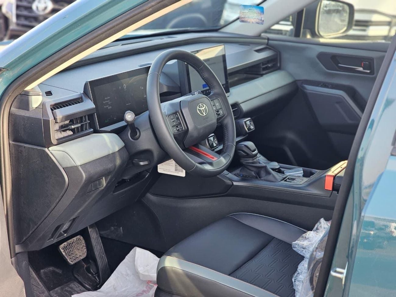 Toyota RAV4 XLE HEV ( FOR RE-EXPORT OUTSIDE GCC COUNTRIES ONLY )