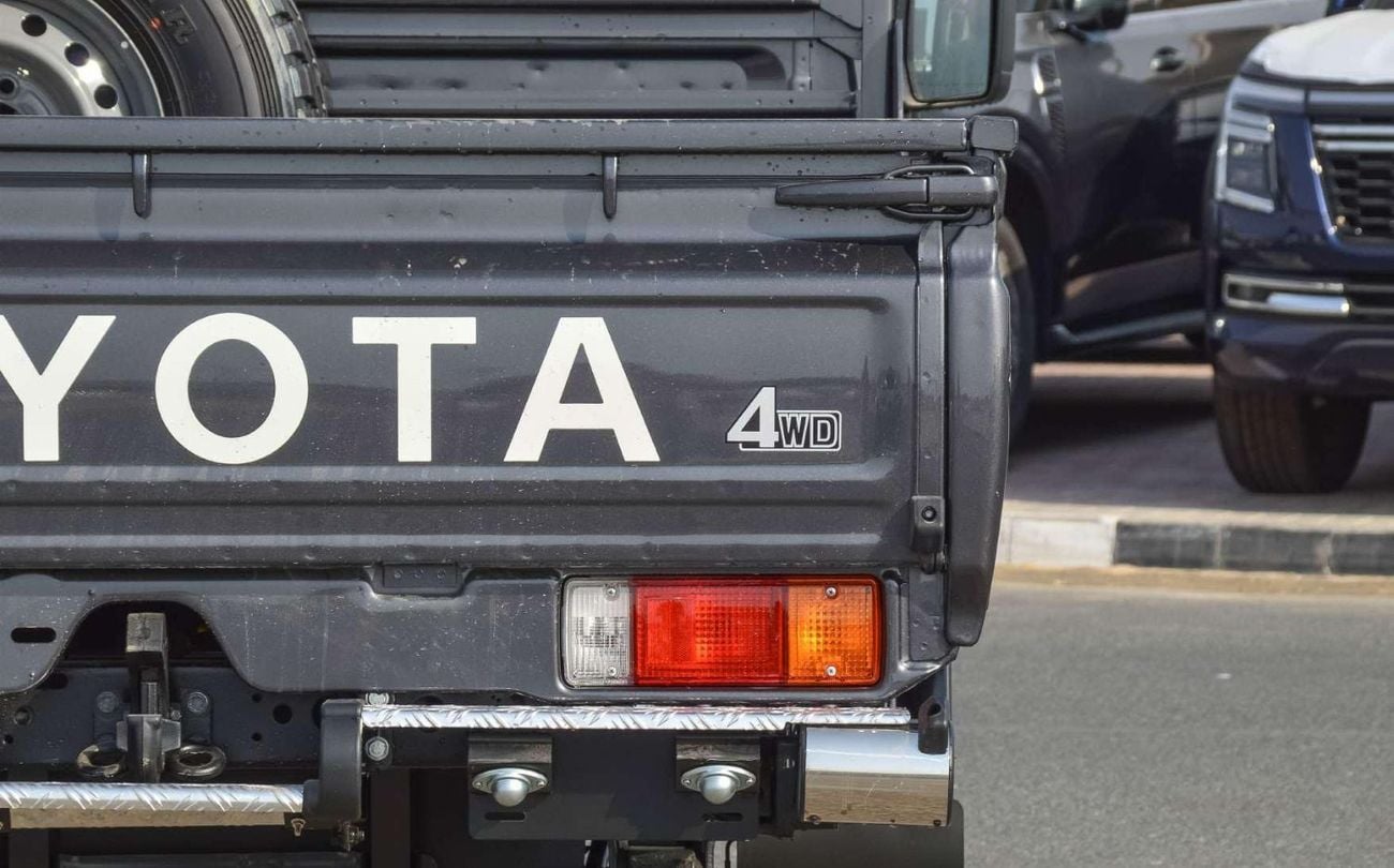 Toyota Land Cruiser Pickup 70 4.0L 4WD PETROL 2026