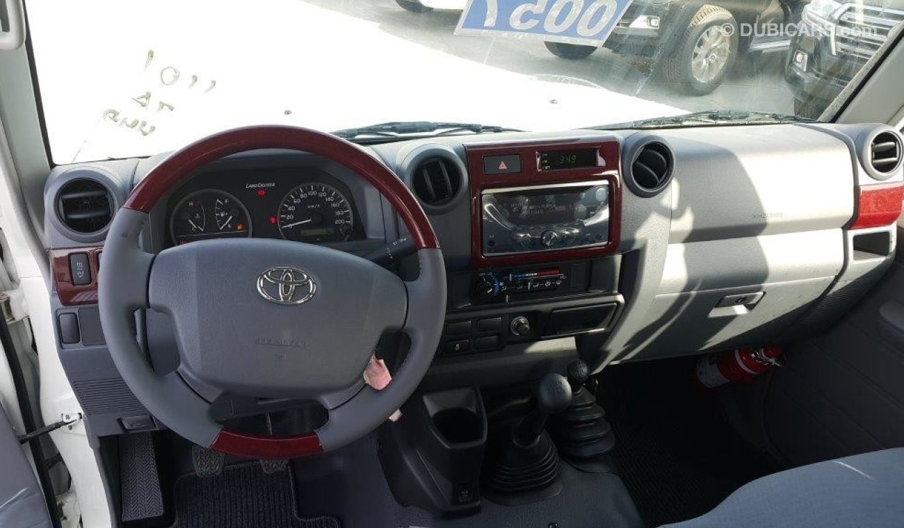 Toyota Land Cruiser Pick Up 4.5 DSL Double Cabin