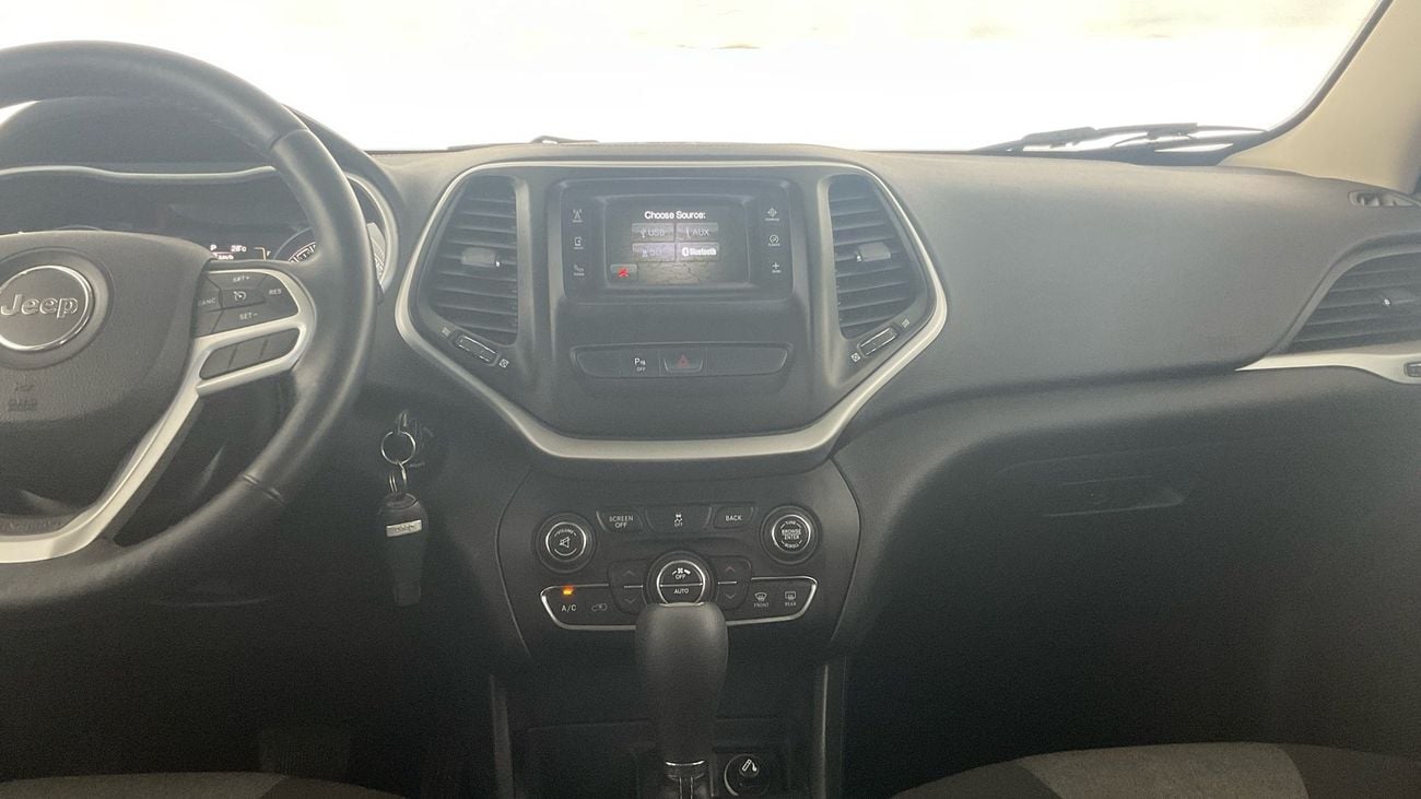 جيب شيروكي 3.2 SPORT X AUTO | شامل الضمان | 0 ﺪﻔﻋﺓ ﺃﻮﻟﻯ