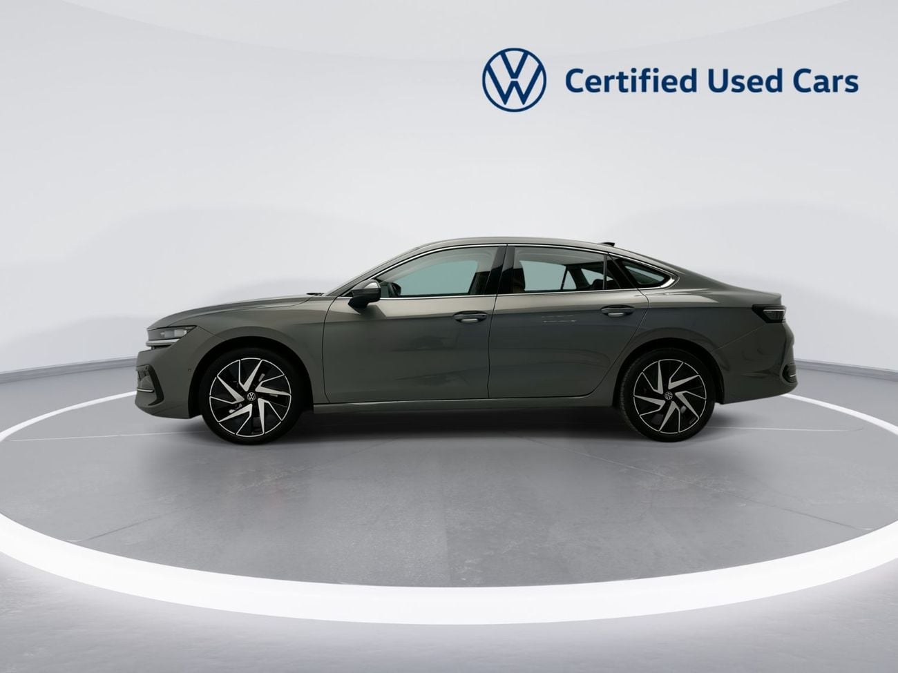Volkswagen Passat HIGHLINE 2.0L | Turbocharged Engine | Digital Cockpit | Premium Interior | Automatic