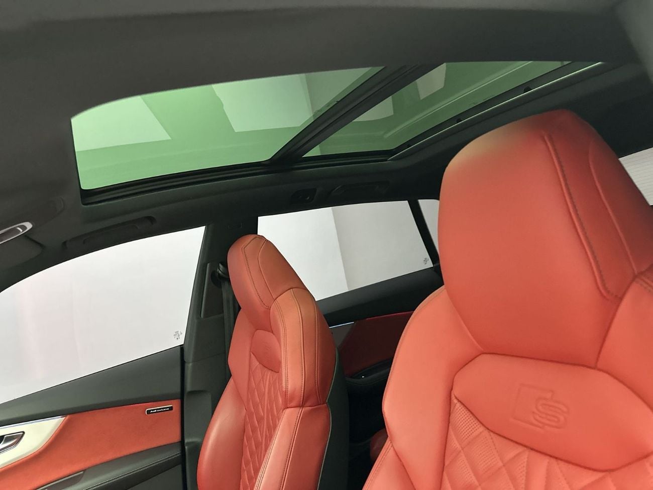 أودي Q8 55 TFSI quattro (340 HP) Crimson Red Edition (Ref# 053982)