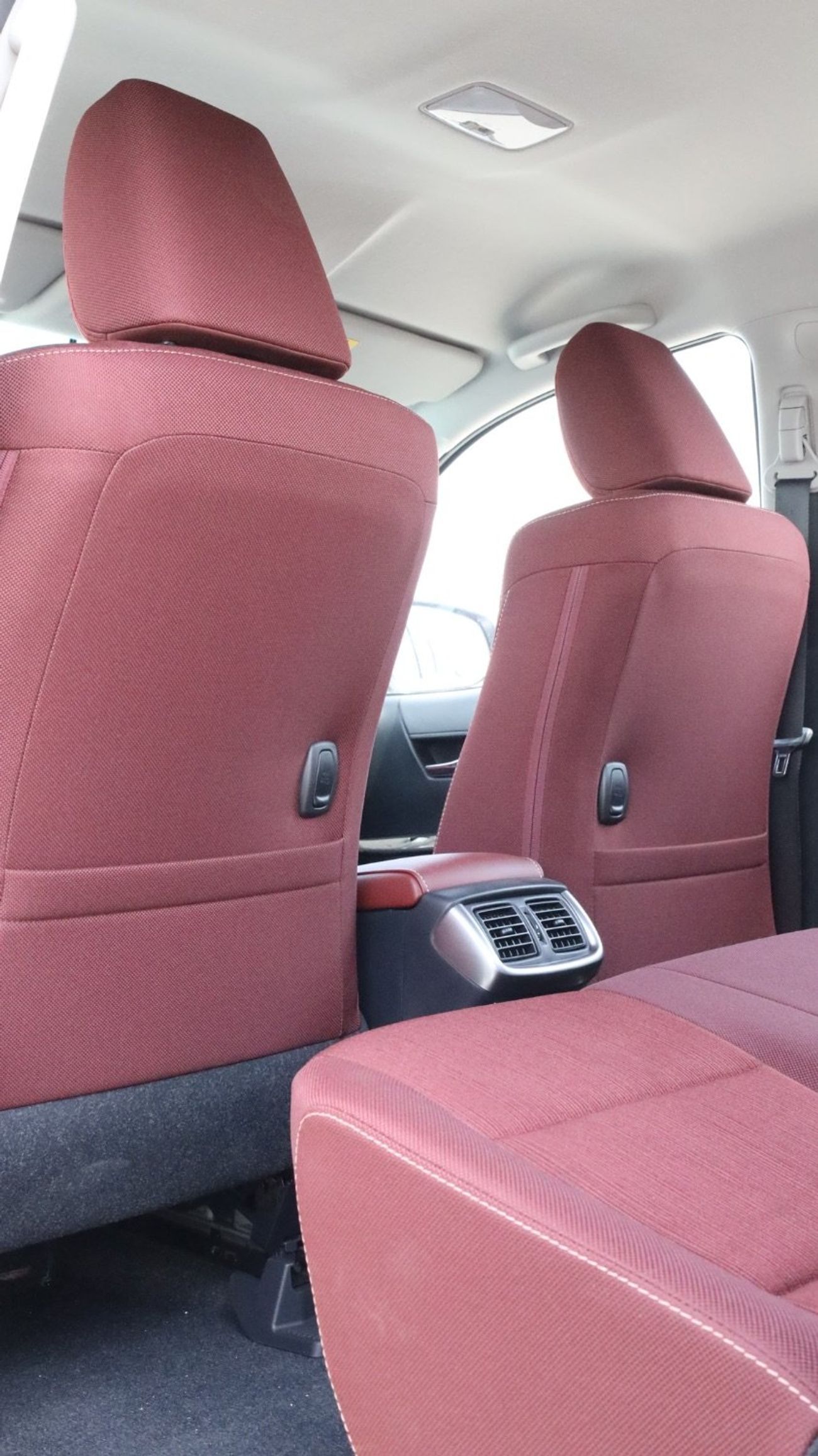 Toyota Hilux GLX TOYOTA HILUX SR5 2.7L A/T full option