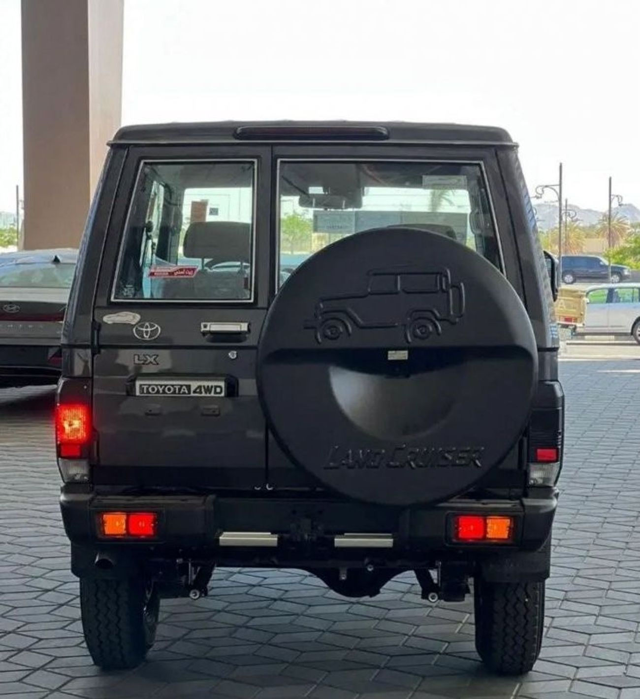 Toyota Land Cruiser 70 3Dr,  2800cc Diesel Automatic 6 Speeds , 4X4 , Winch , Difflock , Screen , Trail Mode , Sensors Leat