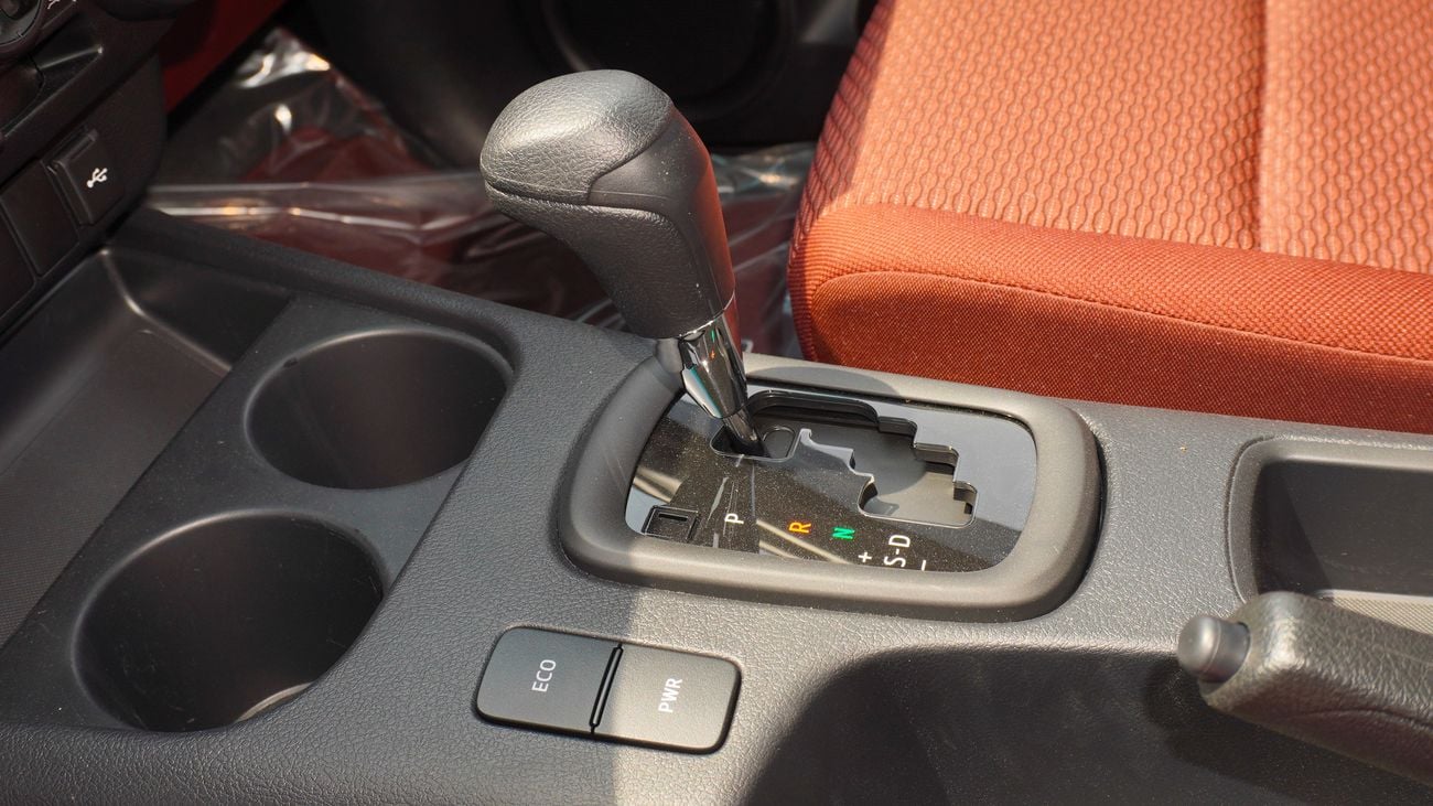 تويوتا هيلوكس 2.7L 4WD A/T