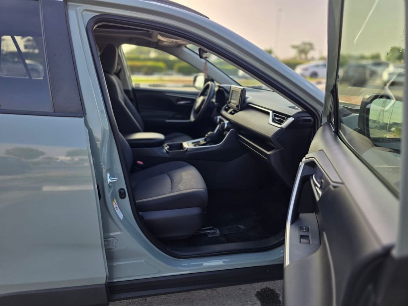 Toyota RAV4 2019 | 2.5L PETROL | AT | LHD | PUSH START ENGINE | ELECTRIC SEAT | SUNROOF | 2WD