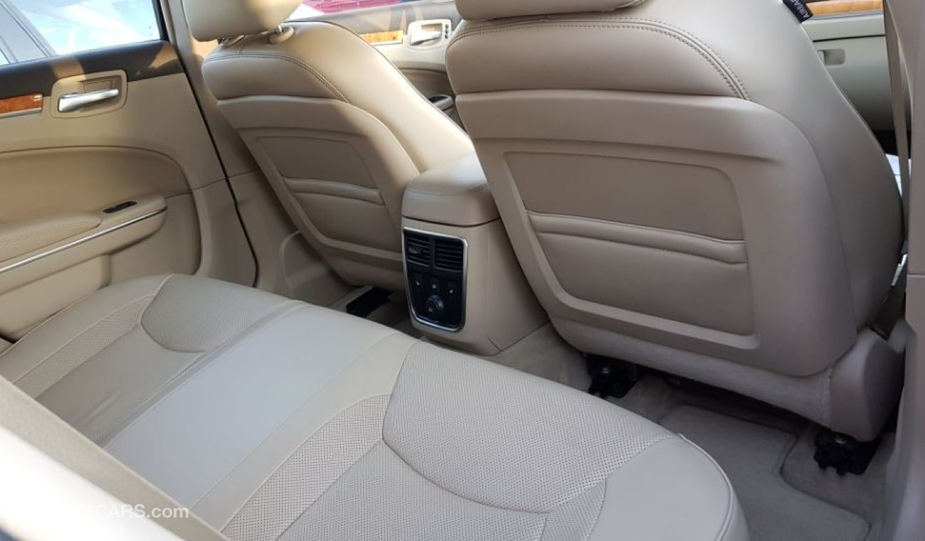 Chrysler 300C 2012 model full options panorama roof DVD camera leather interiors