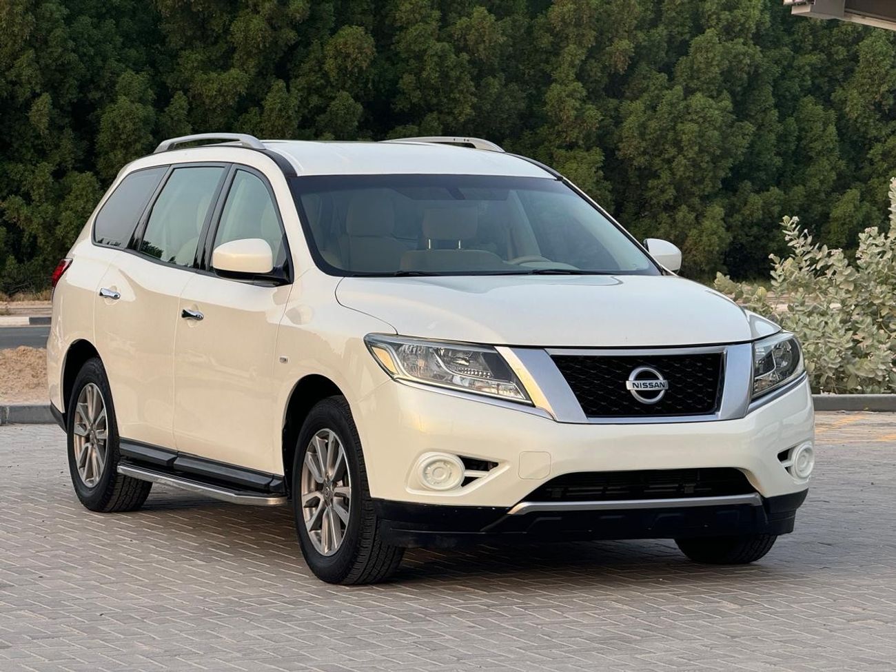 نيسان باثفايندر SE متوسط