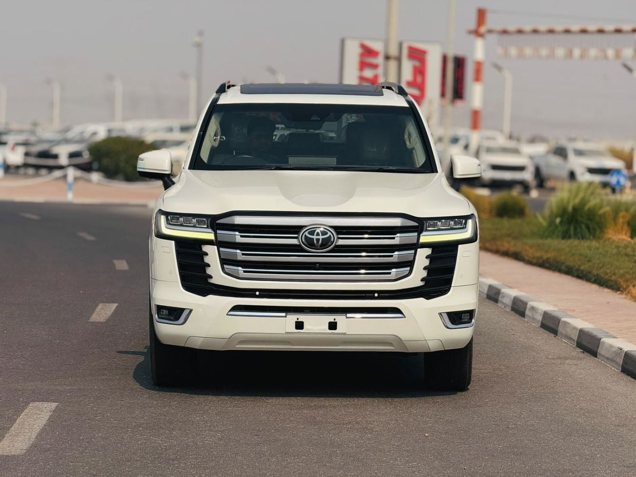 تويوتا لاند كروزر GXR سيارة لكزس LC300 صحارى ديزل 3.3 لتر، مقود يمين