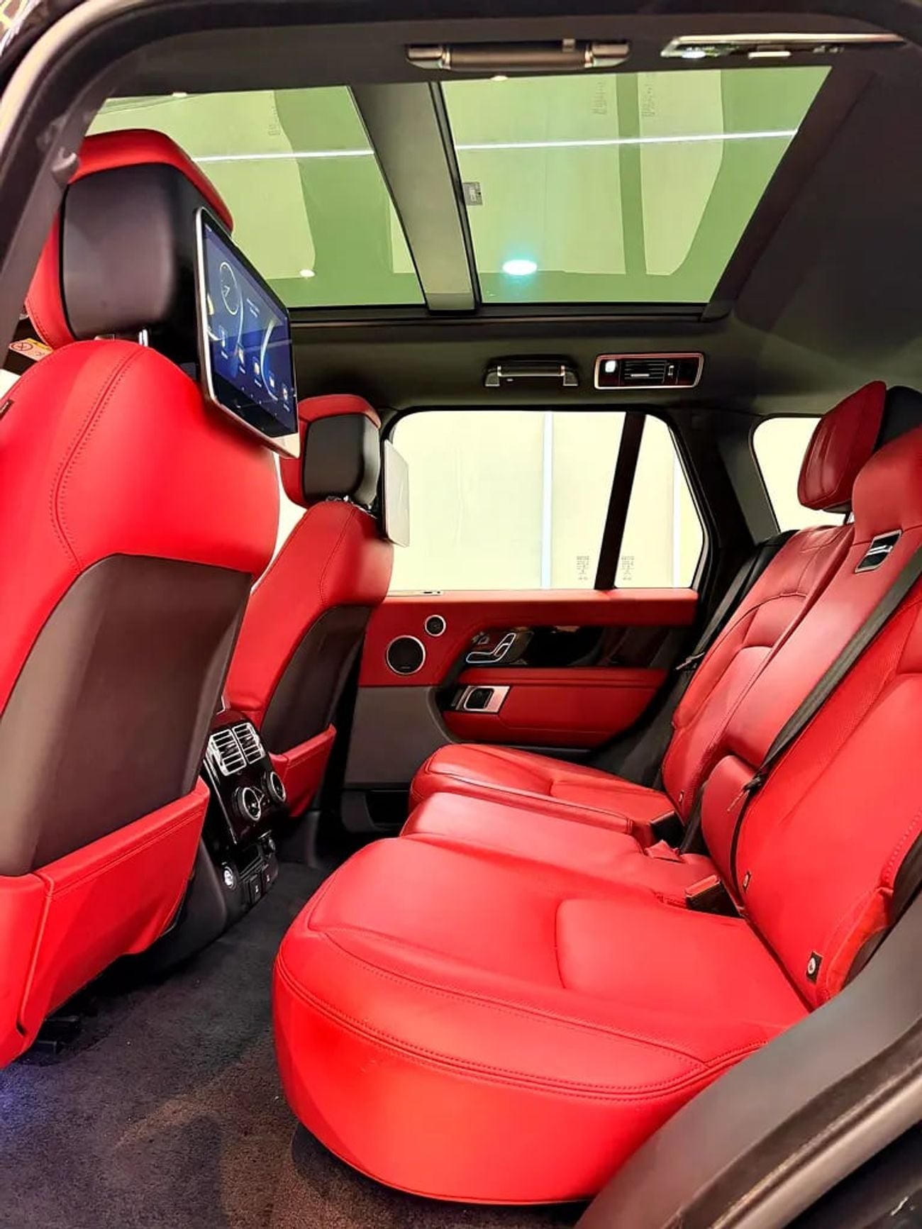 Land Rover Range Rover AUTOBIOGRAPHY KIT RR VOGUE || GCC II FULLY LOADED I| PANORAMA I| SCREENS II HEADS UP DISPLAY