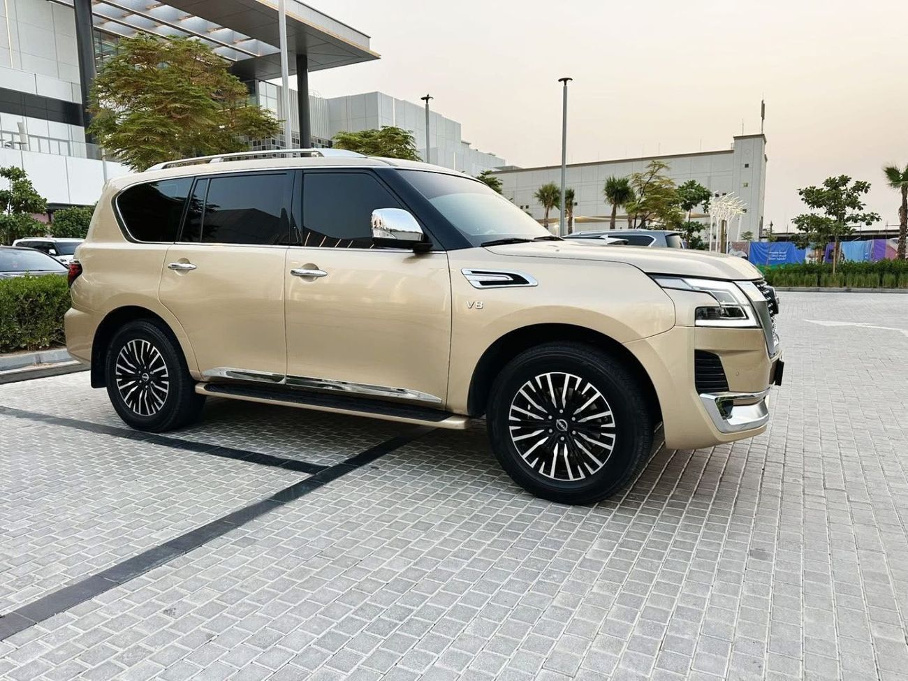 Nissan Patrol LE Platinum City 5.6L 2023 BODYKIT ***CLEAN TITLE  ****