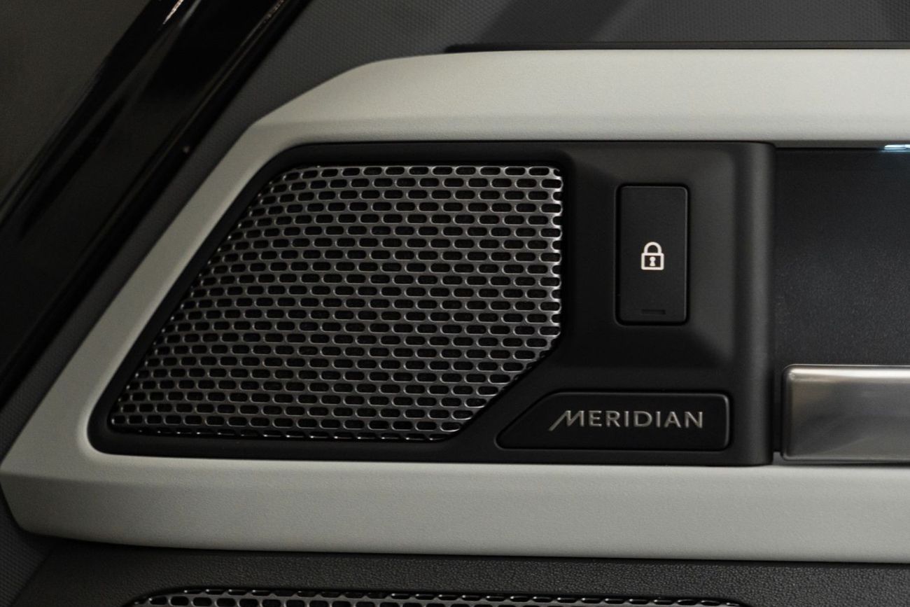 Land Rover Defender 110 SE P300 2.0L