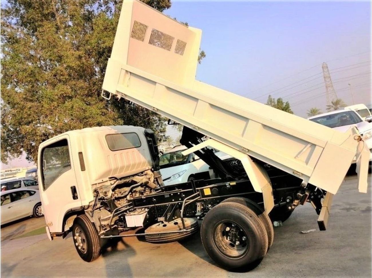 إيسوزو NPR NPR 85 DUMP TRUCK // 4 TONS // MODEL 2025