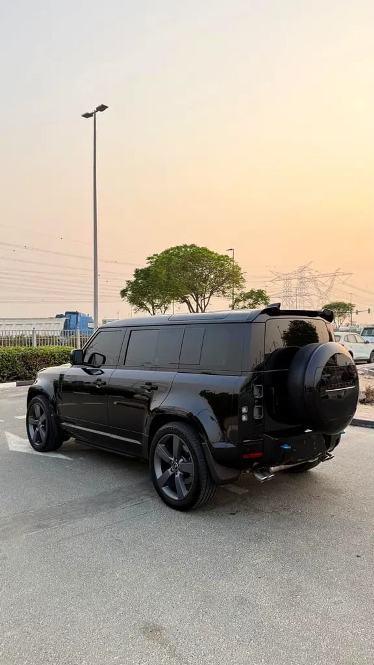 Land Rover Defender V8 P525 GCC 67000KM FULL SERVICE HISTORY DONE WITH AL TAYER
