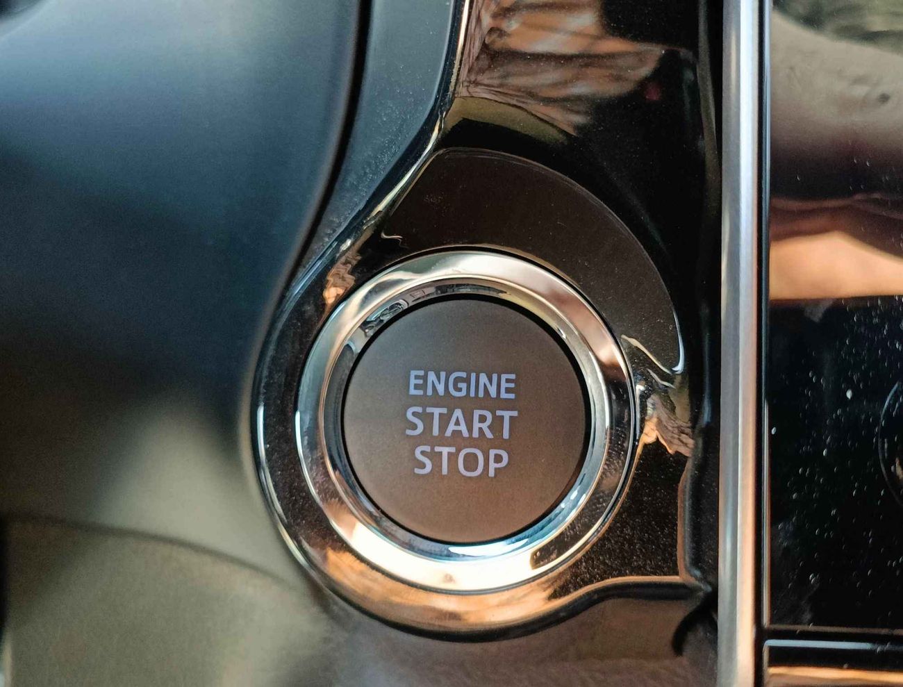 Toyota Hilux GR Sport / 2.8L DIESEL / A/T / Roll Bar / Back Side Step  (CODE #  HDGR28AF)