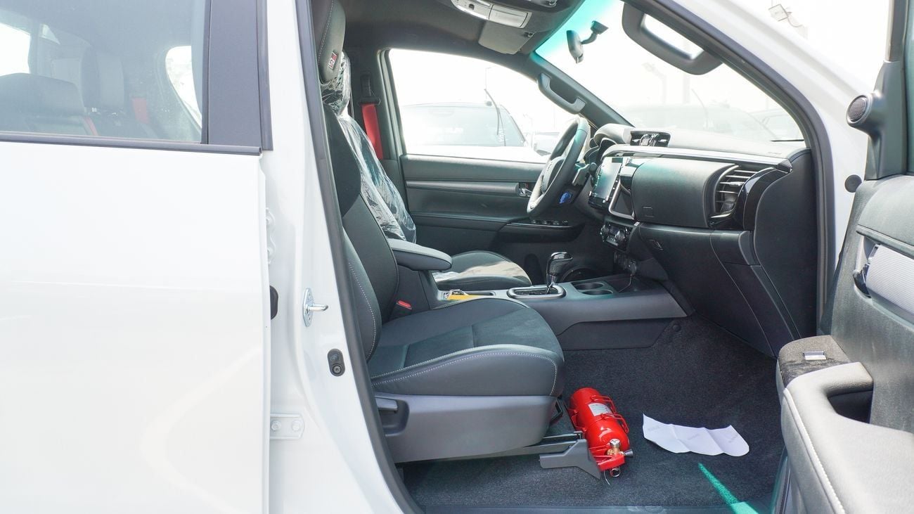 تويوتا هيلوكس GR SPORT 4.0L V6