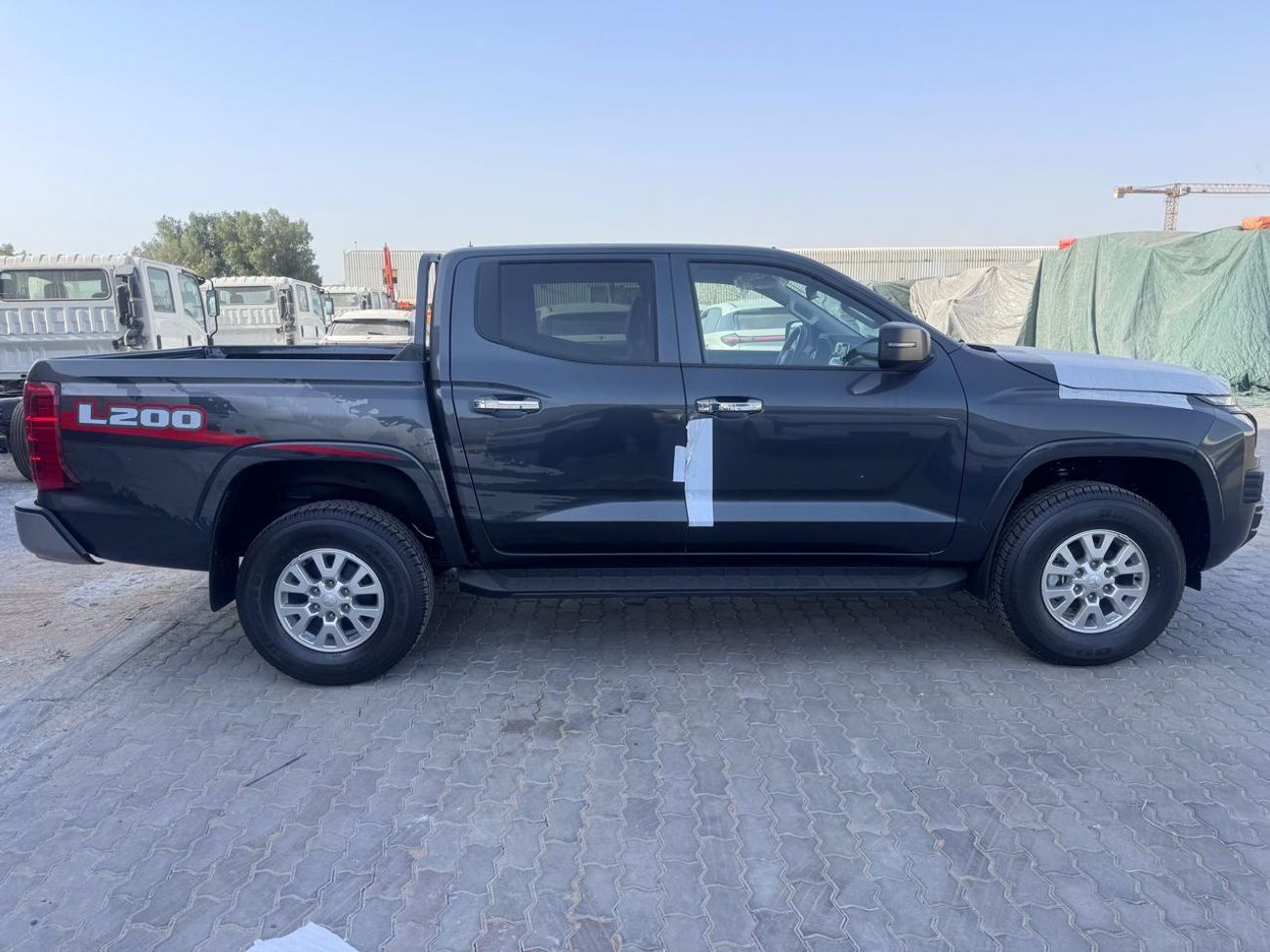 Mitsubishi L200 MITSUBISHI L200 Petrol Double Cabin 4WD 5MT 2.5L GLX - Basic Option _Grey