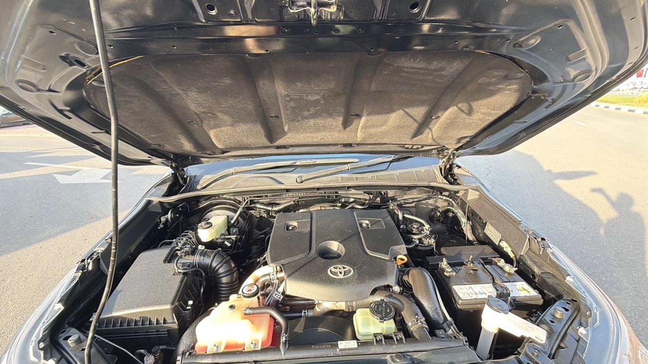 Toyota Hilux GR BODY KIT INSTALLED | POWER SEATS | 2.8L DIESEL | AUTOMATIC TRANSMISSION | LEATHER SEATS |