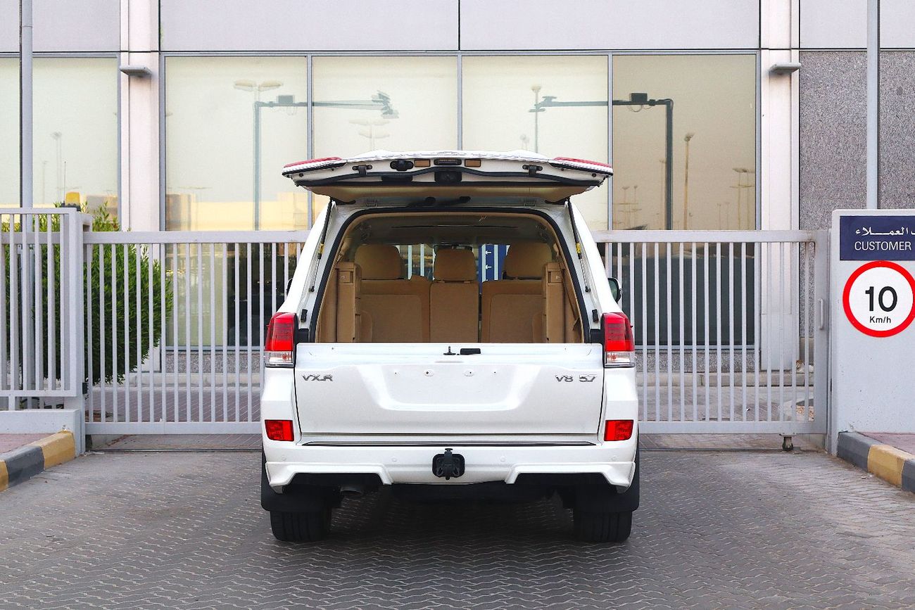 Toyota Land Cruiser VXR 5.7L 4WD