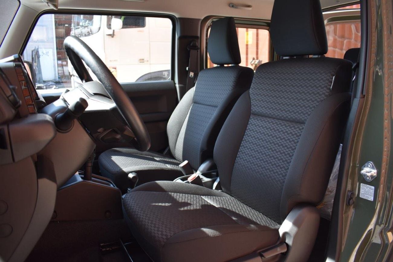 سوزوكي جيمني GL . 1.5L . 4 Cyl . 4-Speed Automatic . Petrol . 4WD . 5 Seats . 3 Door