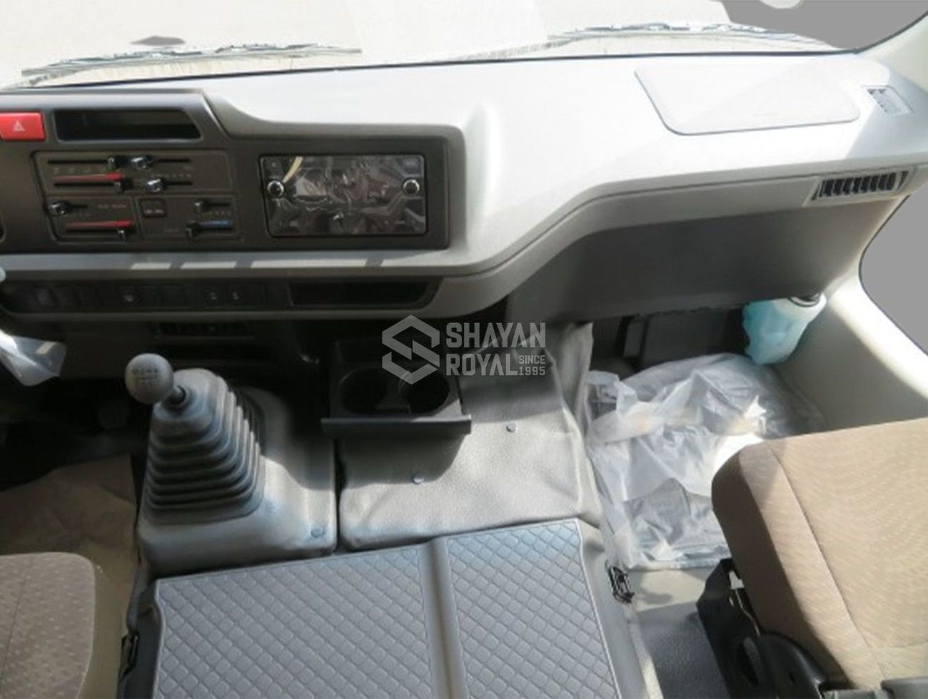 تويوتا كوستر LHD 2.7L DLX PETROL 4CYL 23-SEATER MT 2025MY