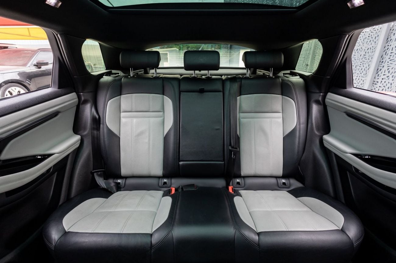 Land Rover Range Rover Evoque P250 R-Dynamic SE 2.0L Land Rover Range Rover Evoque 2021 GCC specs for 1,657.00 AED monthly