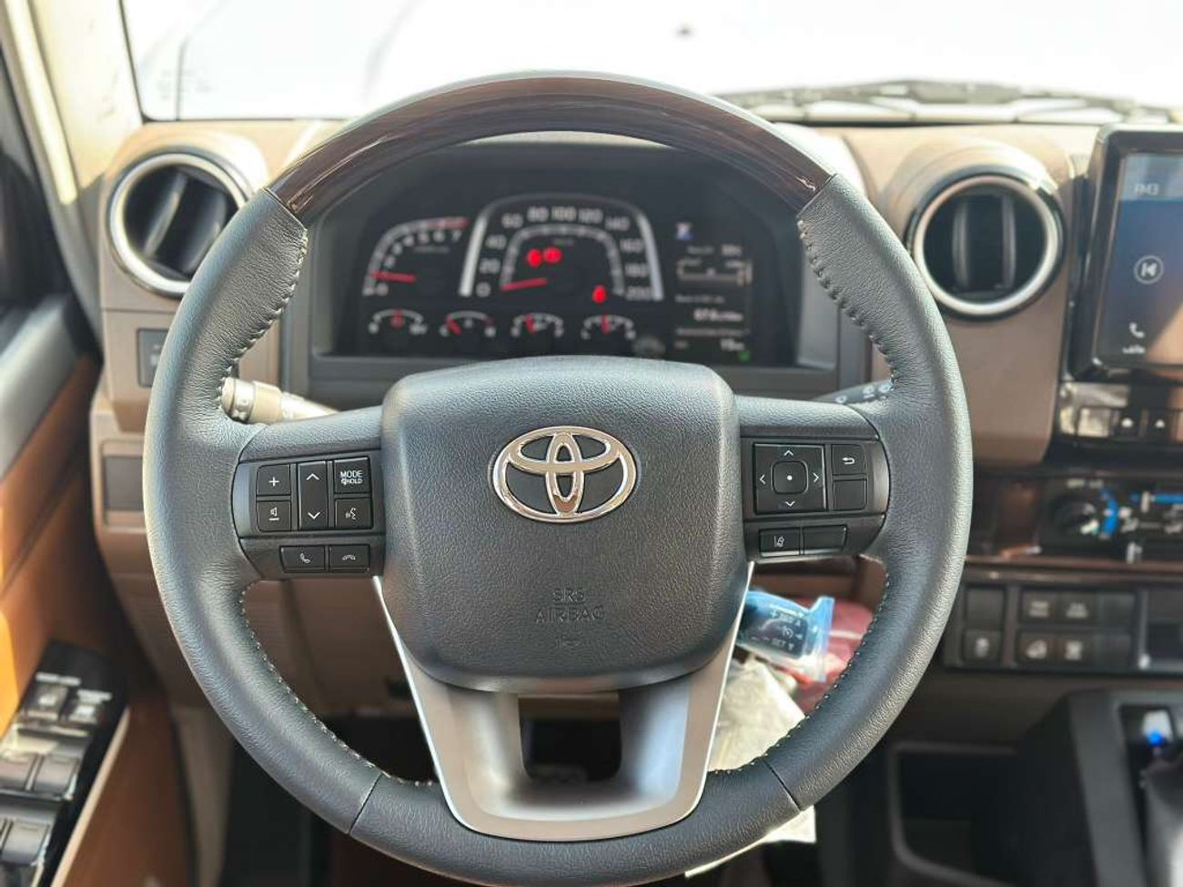 Toyota Land Cruiser 70 LC76 4.0L Petrol - Oman Spec Silver Color - 2025