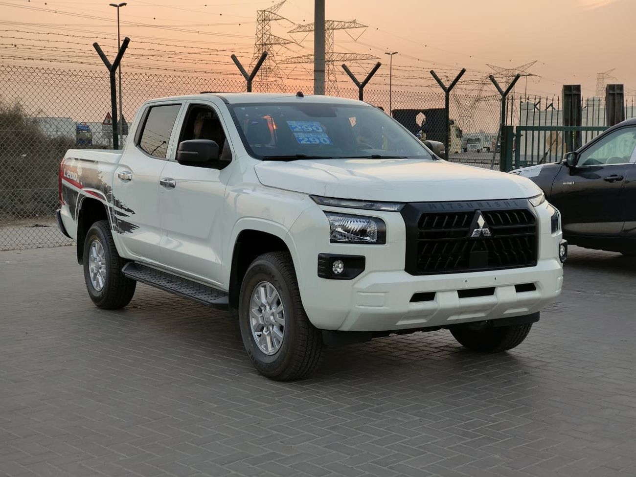 Mitsubishi L200 GLX Double Cab Petrol 2.4L MITSUBISHI L200 PETROL GLX 2.4L 2025