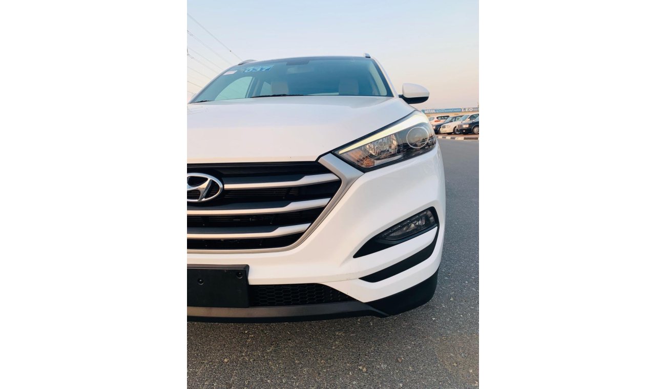 Hyundai Tucson AWD 2.0L V4 2017 AMERICAN SPECIFICATION