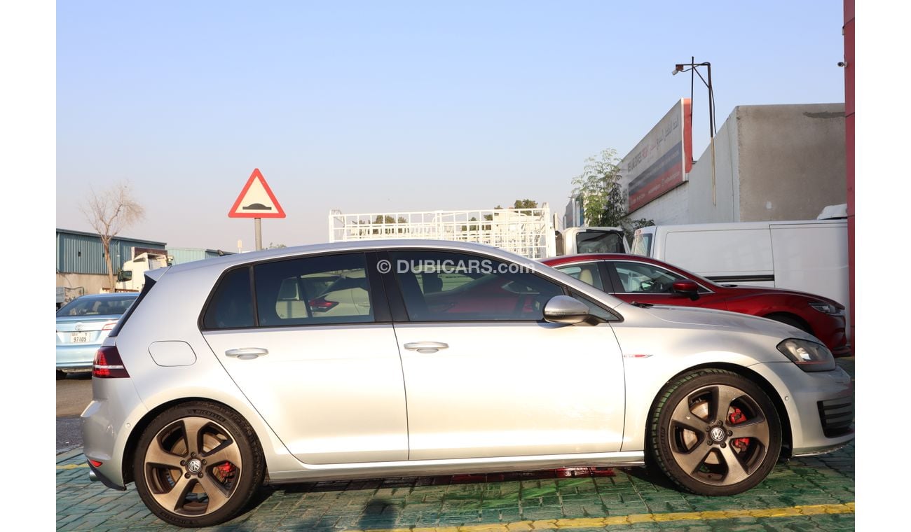 فولكس واجن جولف Volkswagen Golf GTI GCC V4 - Fully Loaded - Perfect Condition