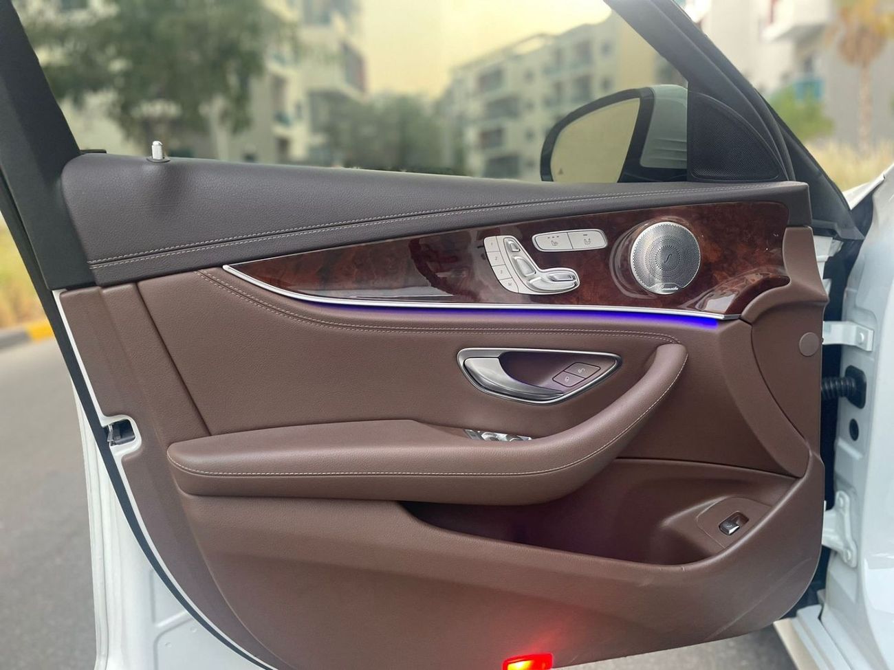 Mercedes-Benz E300 2017 Mercedes Benz E 300 4Matic Full Option 2.0L V4 Turbo Full Option With Sensors and Radar -