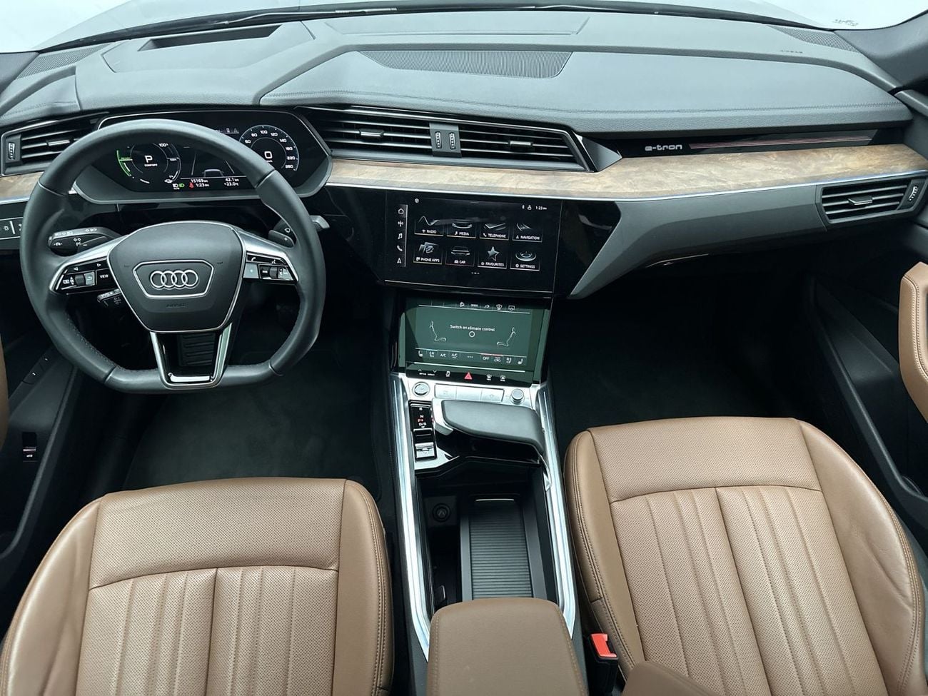 أودي إي ترون سبورتباك Sportback 55 S line 408hp (Ref# 47341)