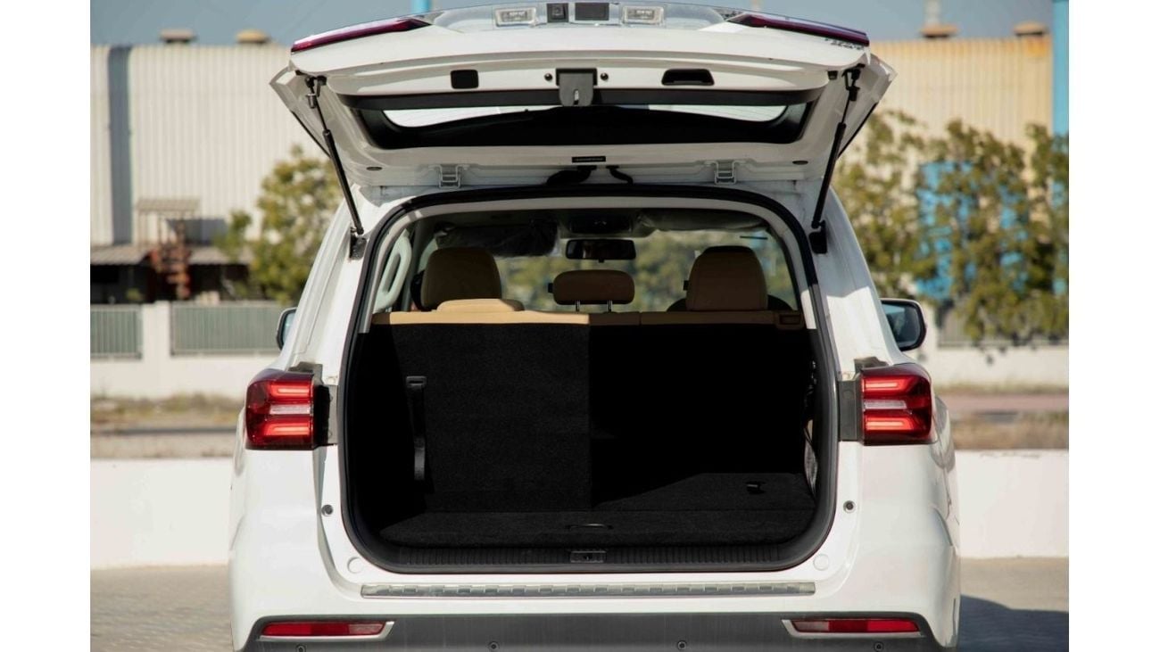 MG RX8 2023 MG RX8 4X2 2.0 STANDARD - Pearl White inside Beige