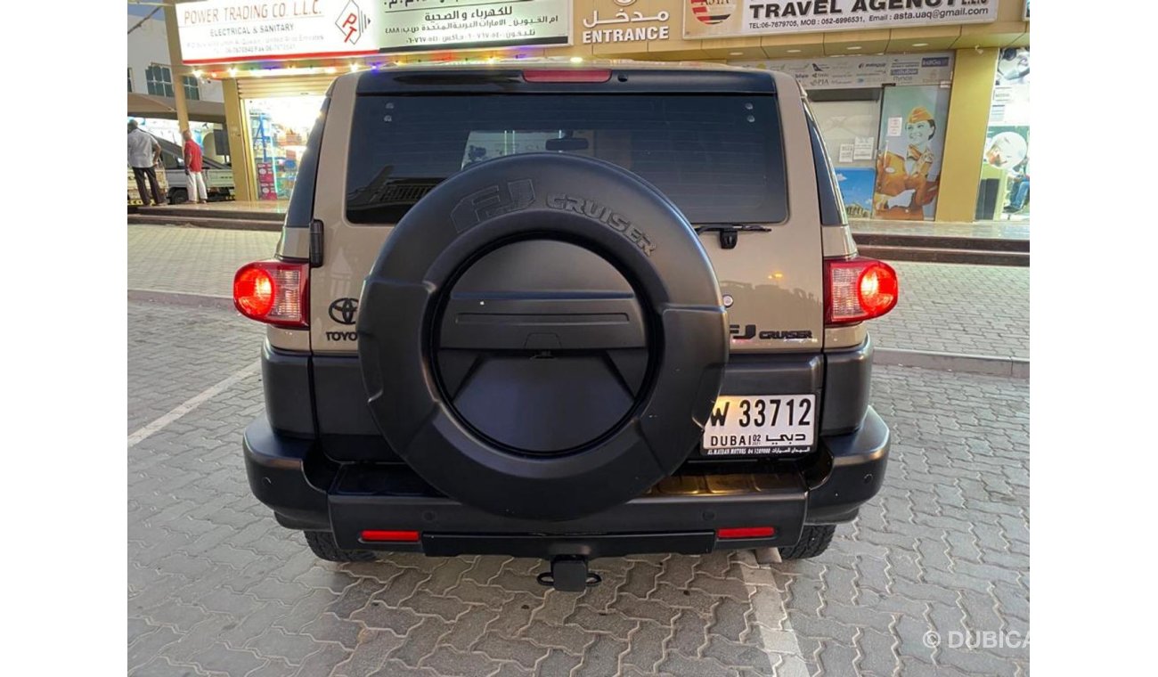 تويوتا إف جي كروزر TOYOTA FJ CRUISER 2015