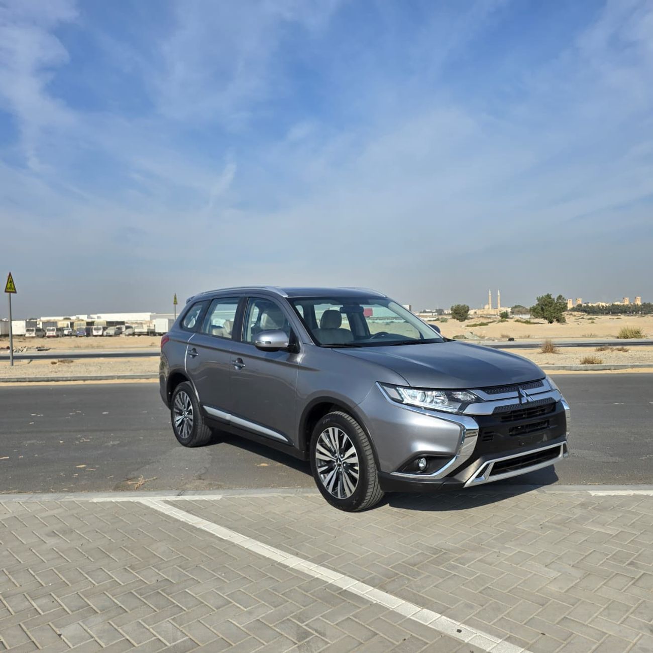 ميتسوبيشي آوتلاندر GLX Basic 2.4L (7 Seater) GLX MID LINE 2.4L (7 Seater)