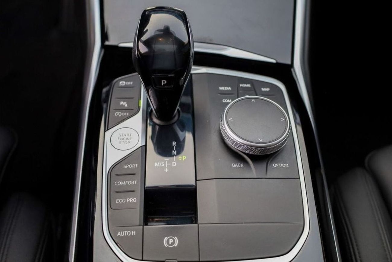 بي أم دبليو 320 اكسكلوسيف