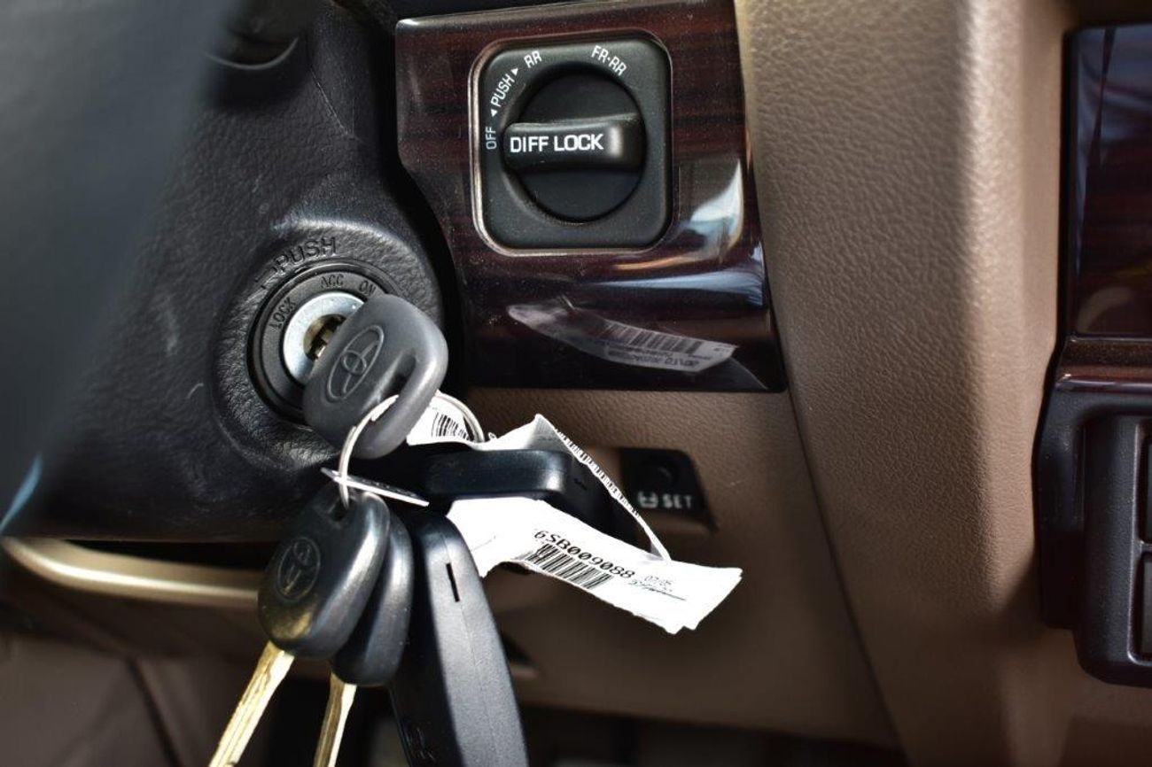 تويوتا لاند كروزر بيك آب 2025 MODEL TOYOTA LAND CRUISER SINGLE CAB PICKUP DLX 2.8L DIESEL 4WD 3-SEATER MANUAL TRANSMISSION –