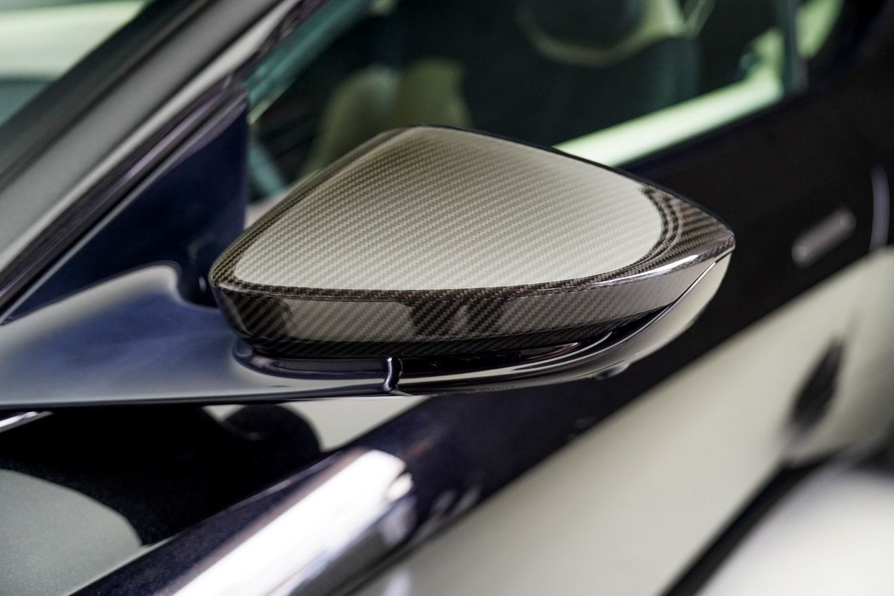 أستون مارتن DB11 Std 4.0L