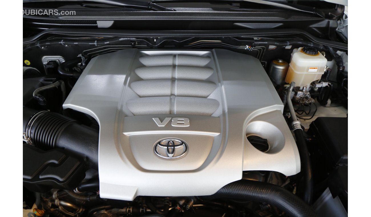 Toyota Land Cruiser VXR [5.7L V8]