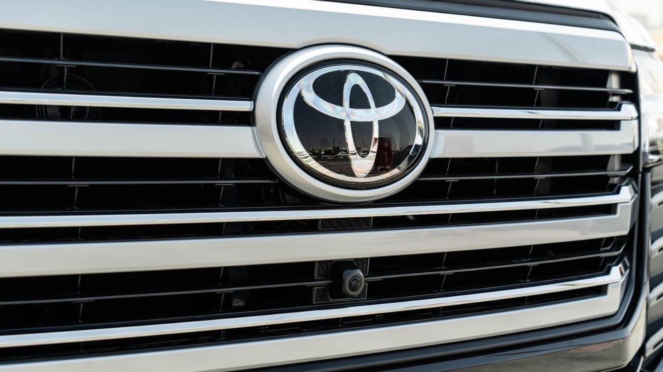 Toyota Land Cruiser VX 4.0 | Exclusive | 2025