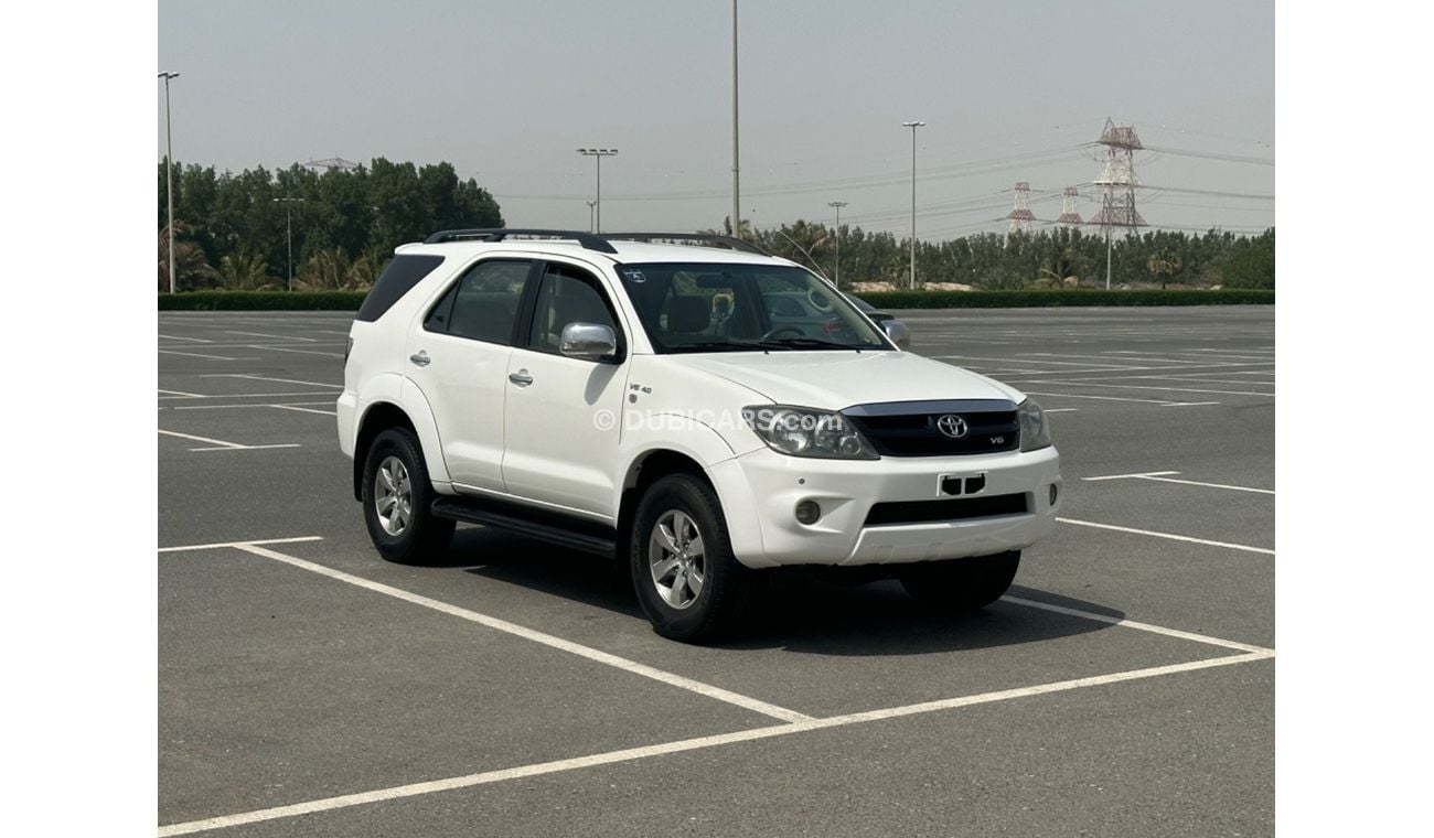 Toyota Fortuner MODEL 2008 GCC CAR PERFECT CONDITION INSIDE AND OUTSIDE FULL OPTION 4 wheel drive