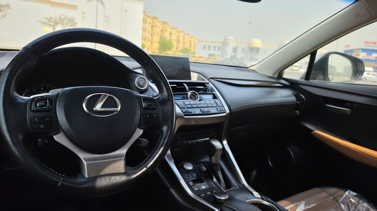 Lexus NX200t STANDARD