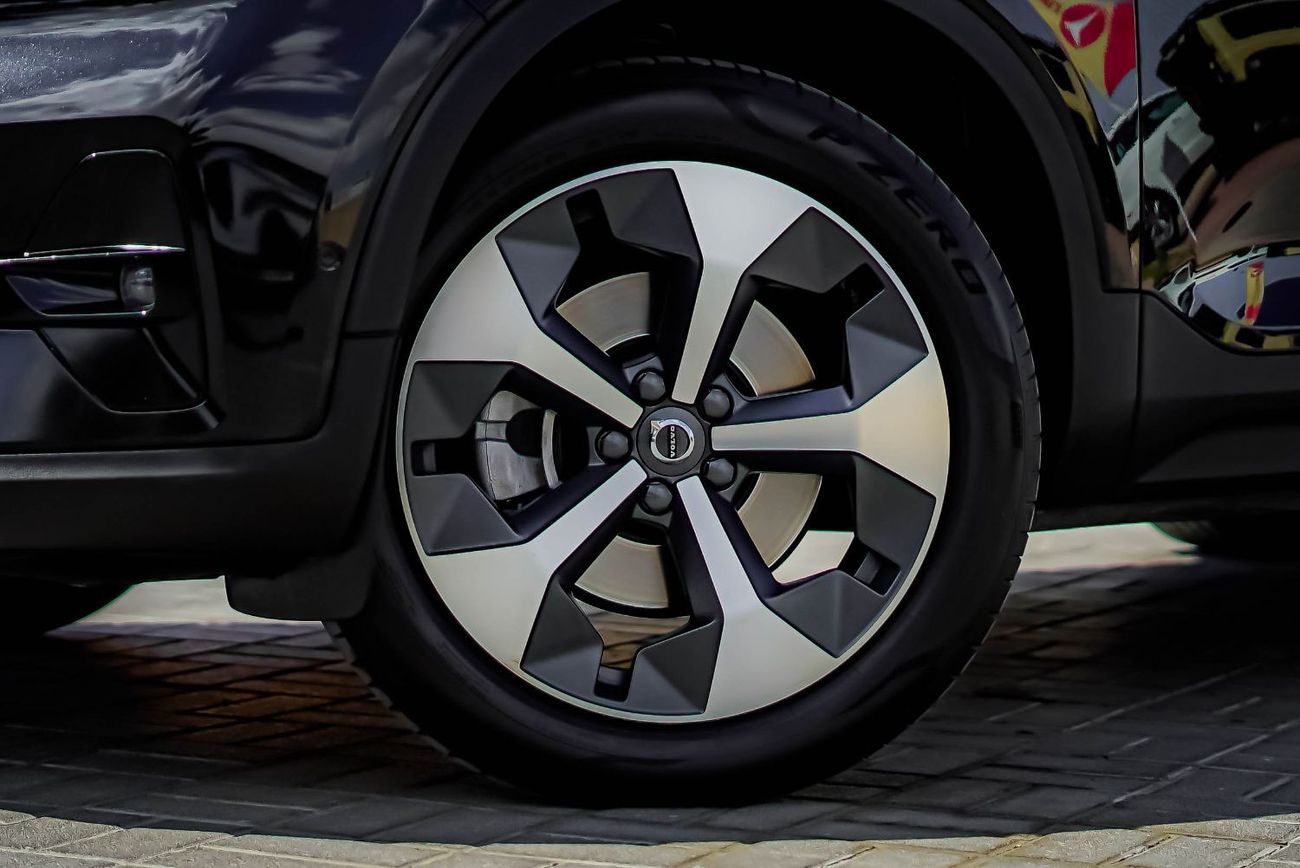 Volvo XC40 Volvo XC40 B4 2023 GCC under Agency Warranty and Service Contract with Flexible Down-Payment.