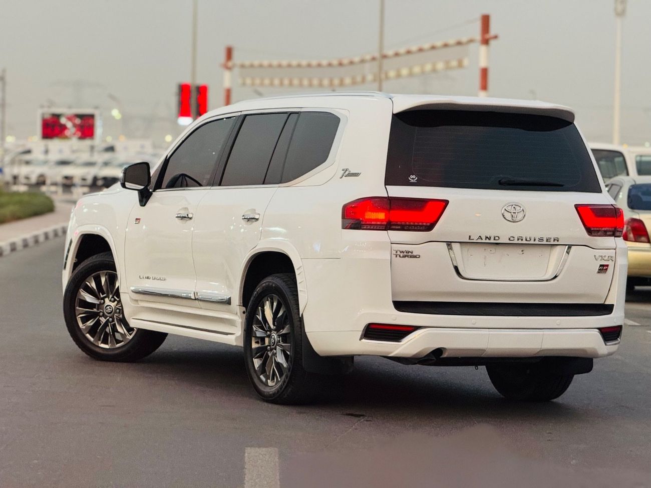 تويوتا لاند كروزر Toyota Land Cruiser 2015 v8 full options VXR