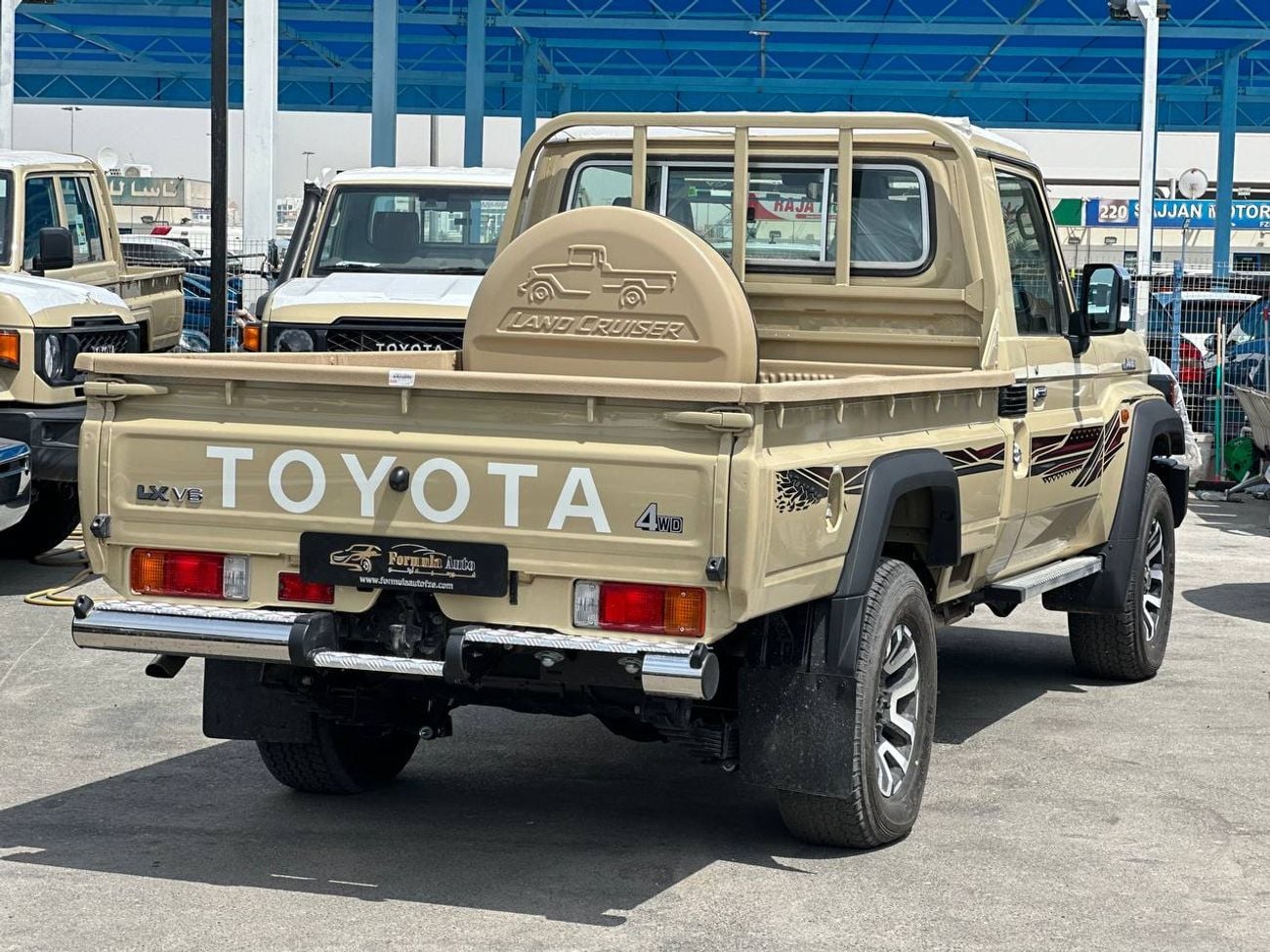 تويوتا لاند كروزر بيك آب S/C LC79 4.0 A/T PTR // 2026 // كاملة المواصفات مع رادار، صندوق تبريد، قفل تفاضلي، مشغل DVD وكاميرا