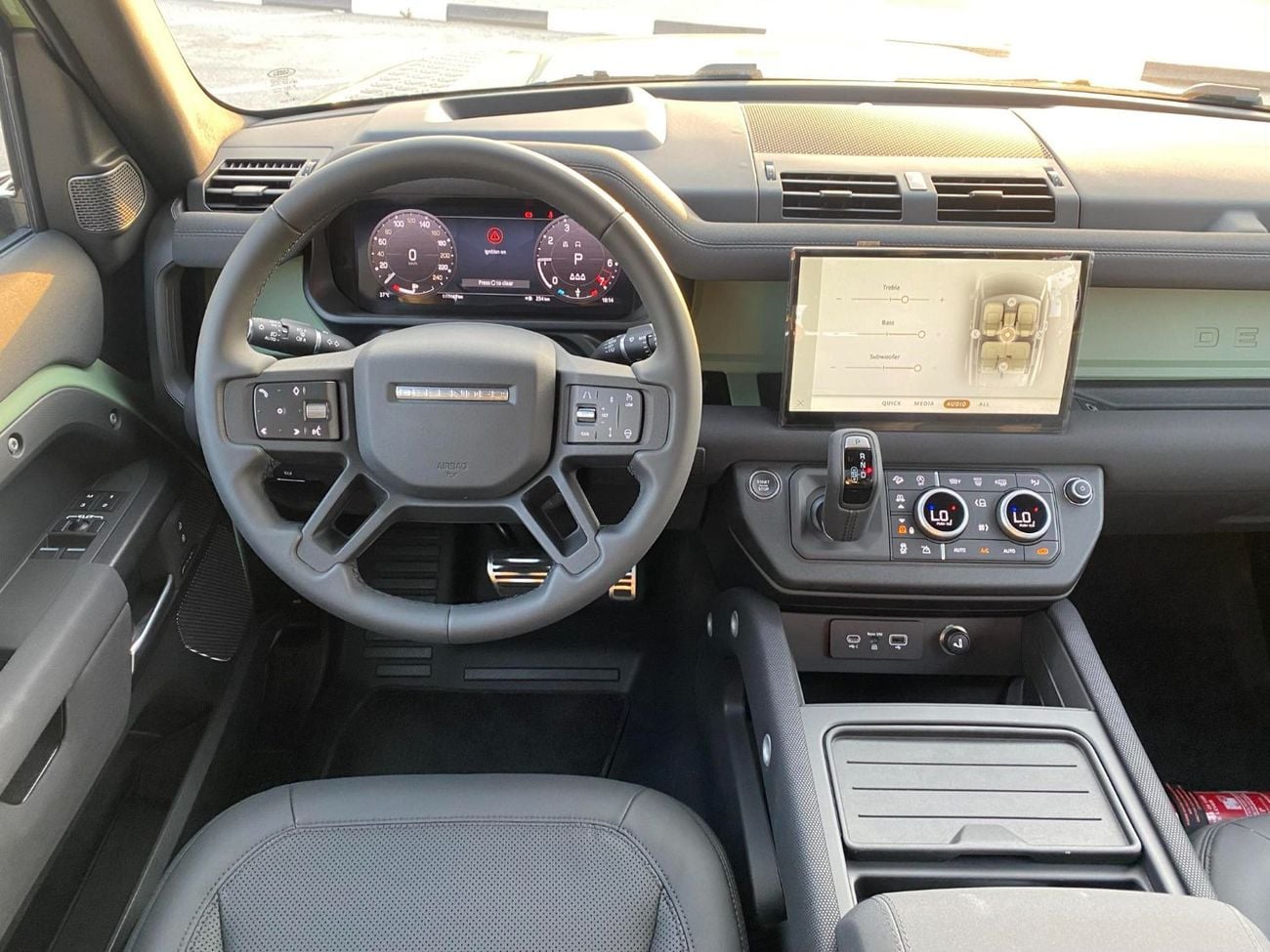 لاند روفر ديفندر P400 90 HSE 3.0L (5 Seater)