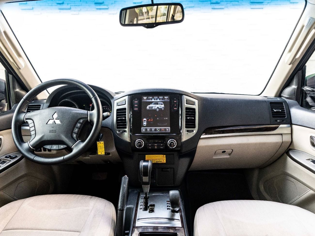 Mitsubishi Pajero GLS Base 3.5L (7 Seater)