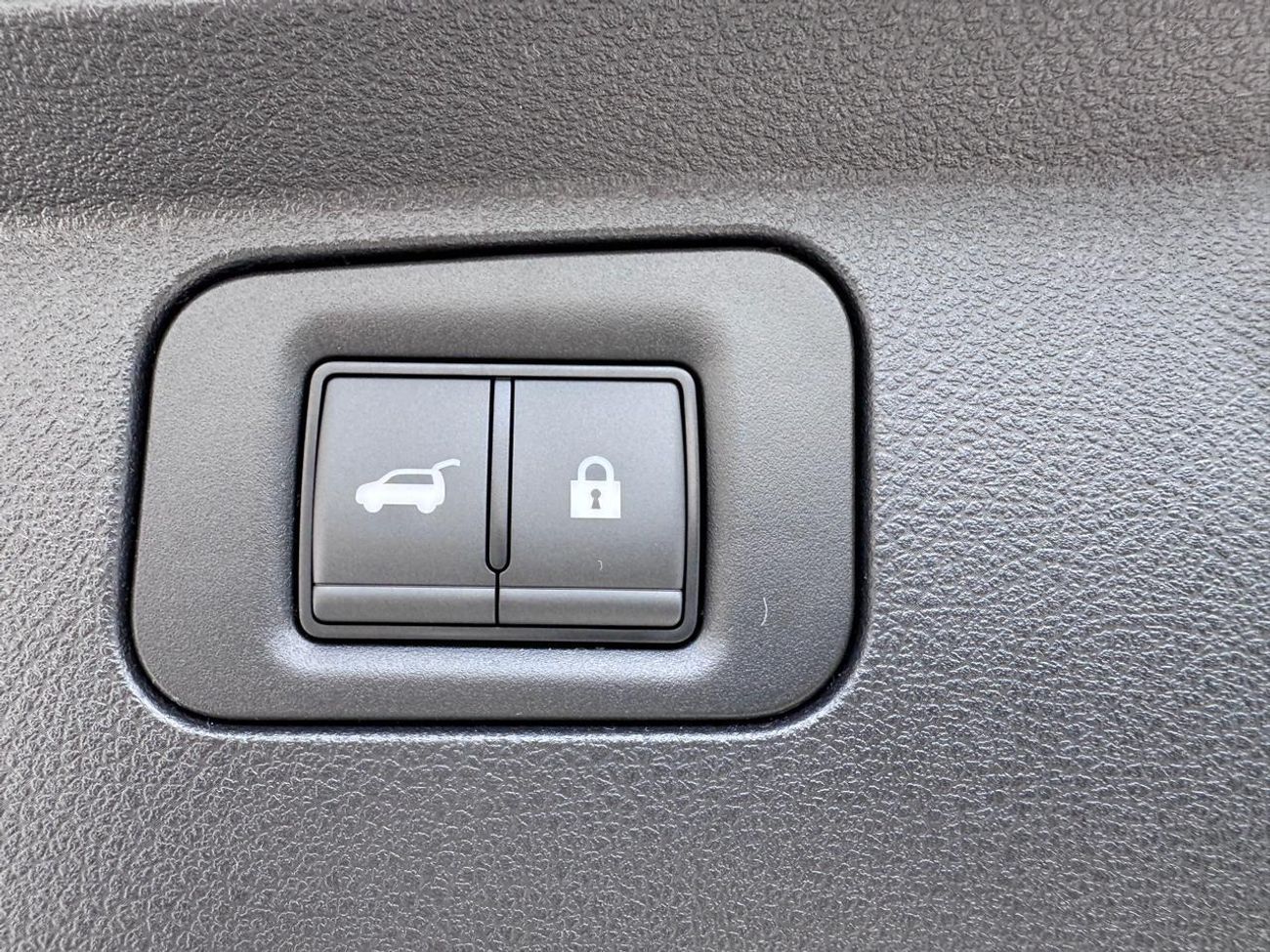 Nissan Patrol SE PLATINUM 3.8L V6 (Ext _GREYISH GREEN Inter_BURGUNDY)