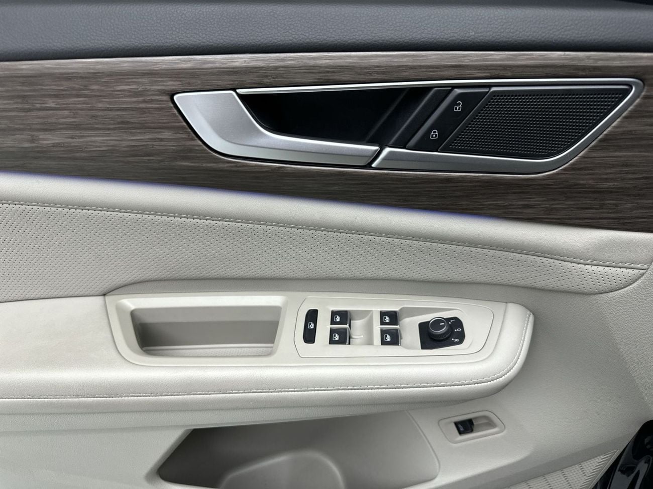 Volkswagen Teramont Comfortline 3.6L (Ref#59979) / WAS 164,900 AED - NOW 151,900 AED