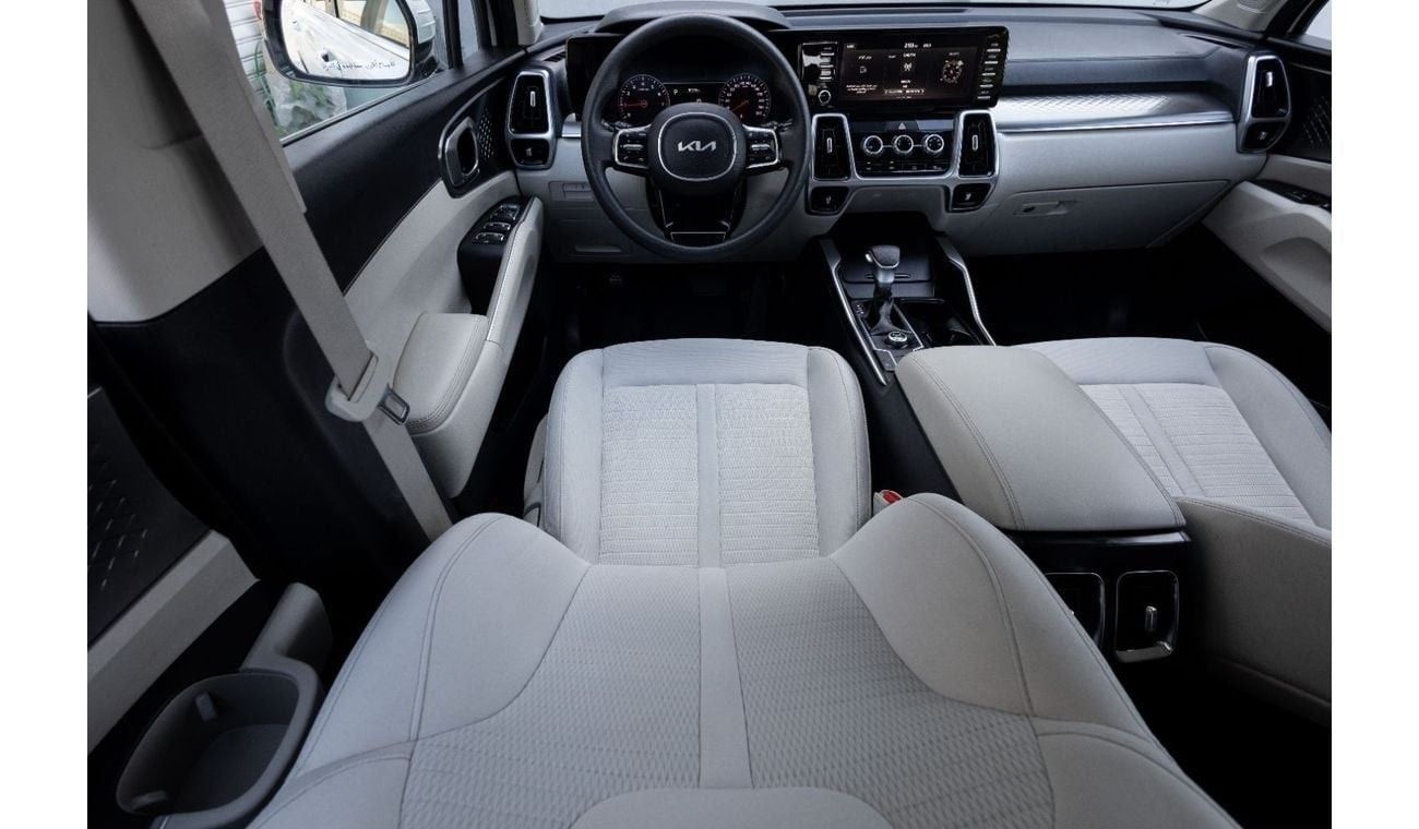 Kia Sorento Base 2.4L FWD Kia Sorento 2023 GCC under Agency Warranty with Flexible Down-Payment.